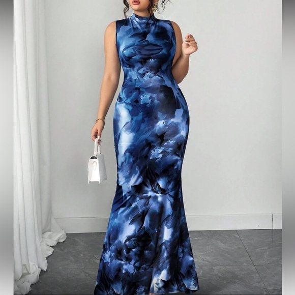 Elegant Blue Floral Maxi Dress - Picture 3 of 8